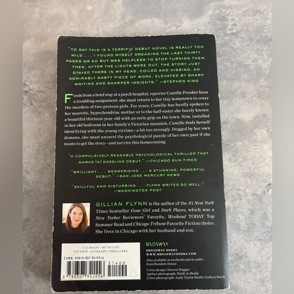 Sharp Objects - Paperback - Picture 2 of 3